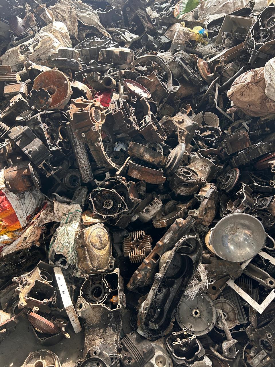 Before segregation — aluminium-silicon alloy engine and cylinder block castings